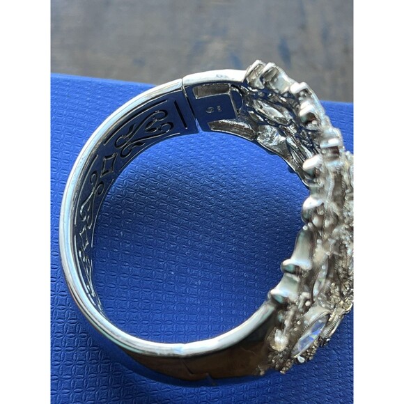 Swarovski Crystal Cuff Bracelet Large Silver Sparkly Statement Vintage Style - Picture 4 of 6